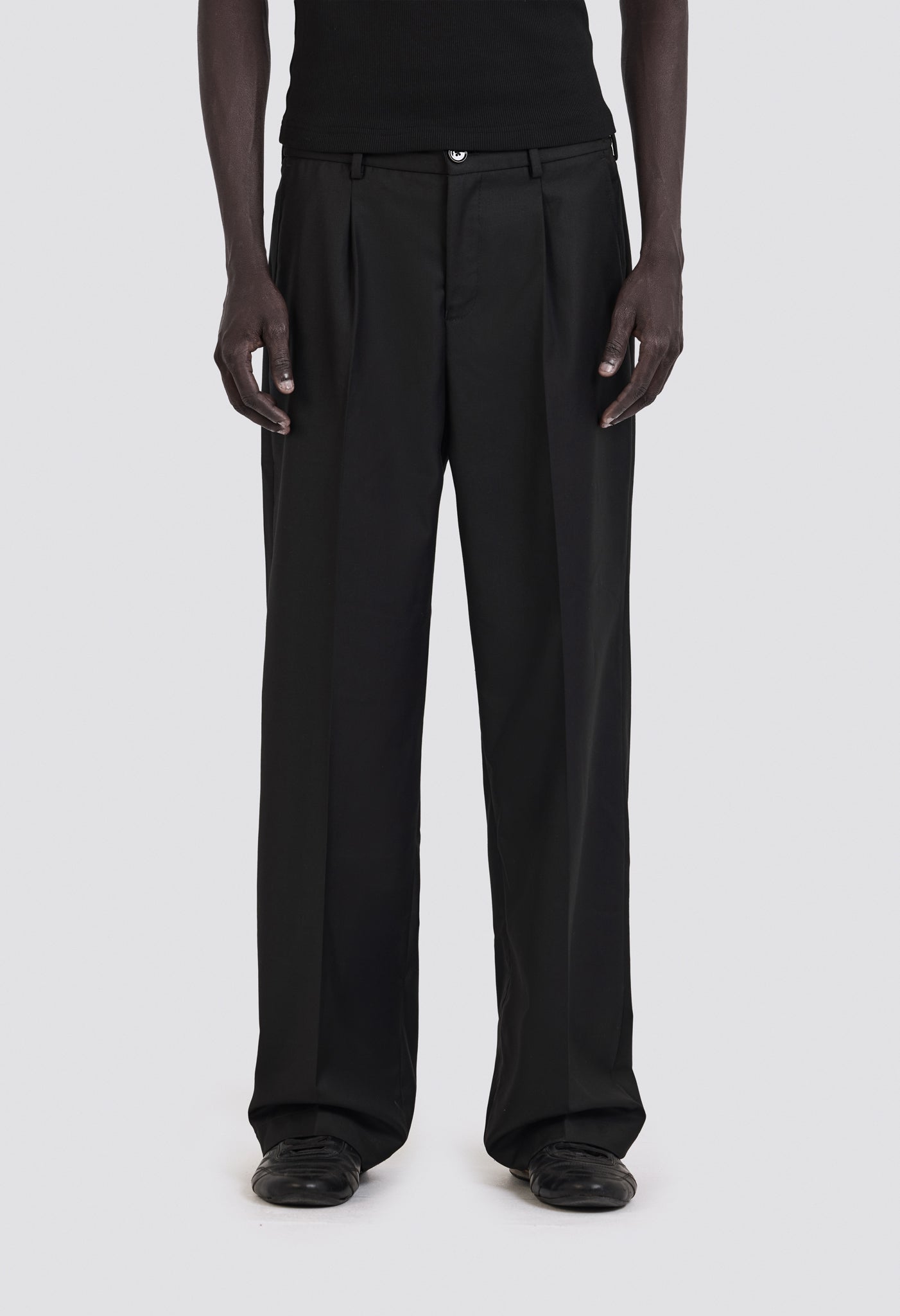 03C Relaxed Pleated Black Pants