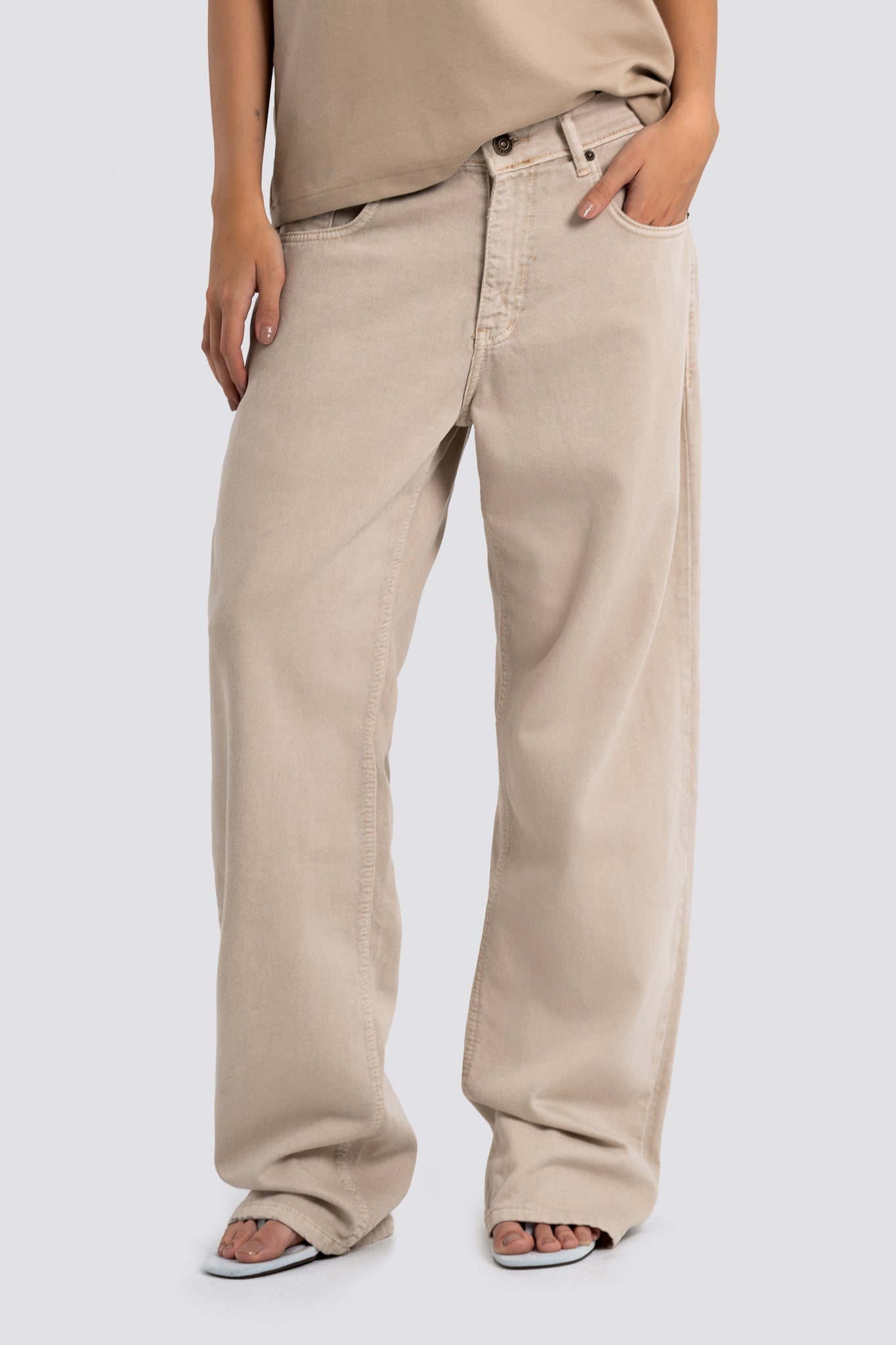 06D-1 Relaxed Biscotti Jeans