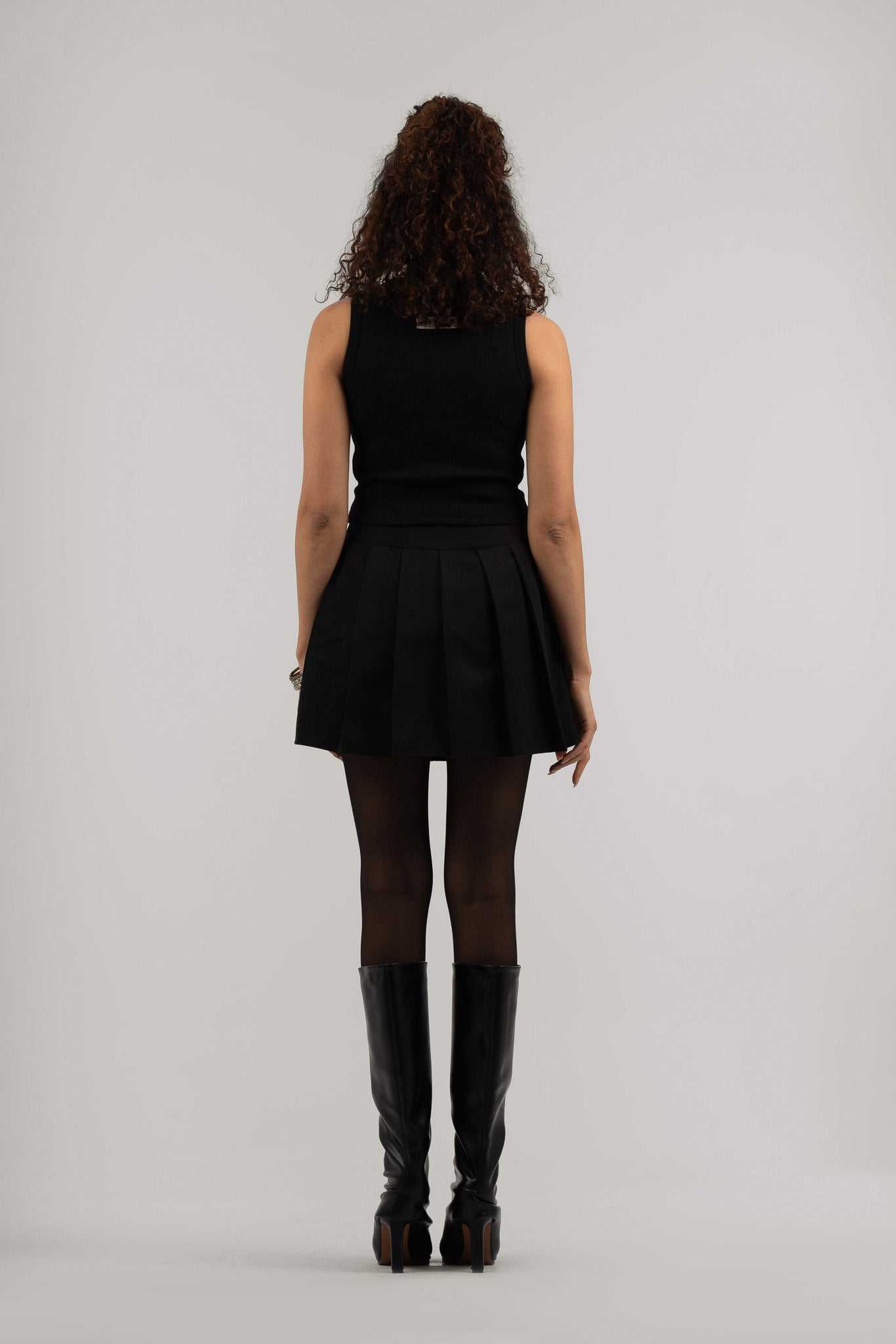 Black Ribbed Cropped Tank Top