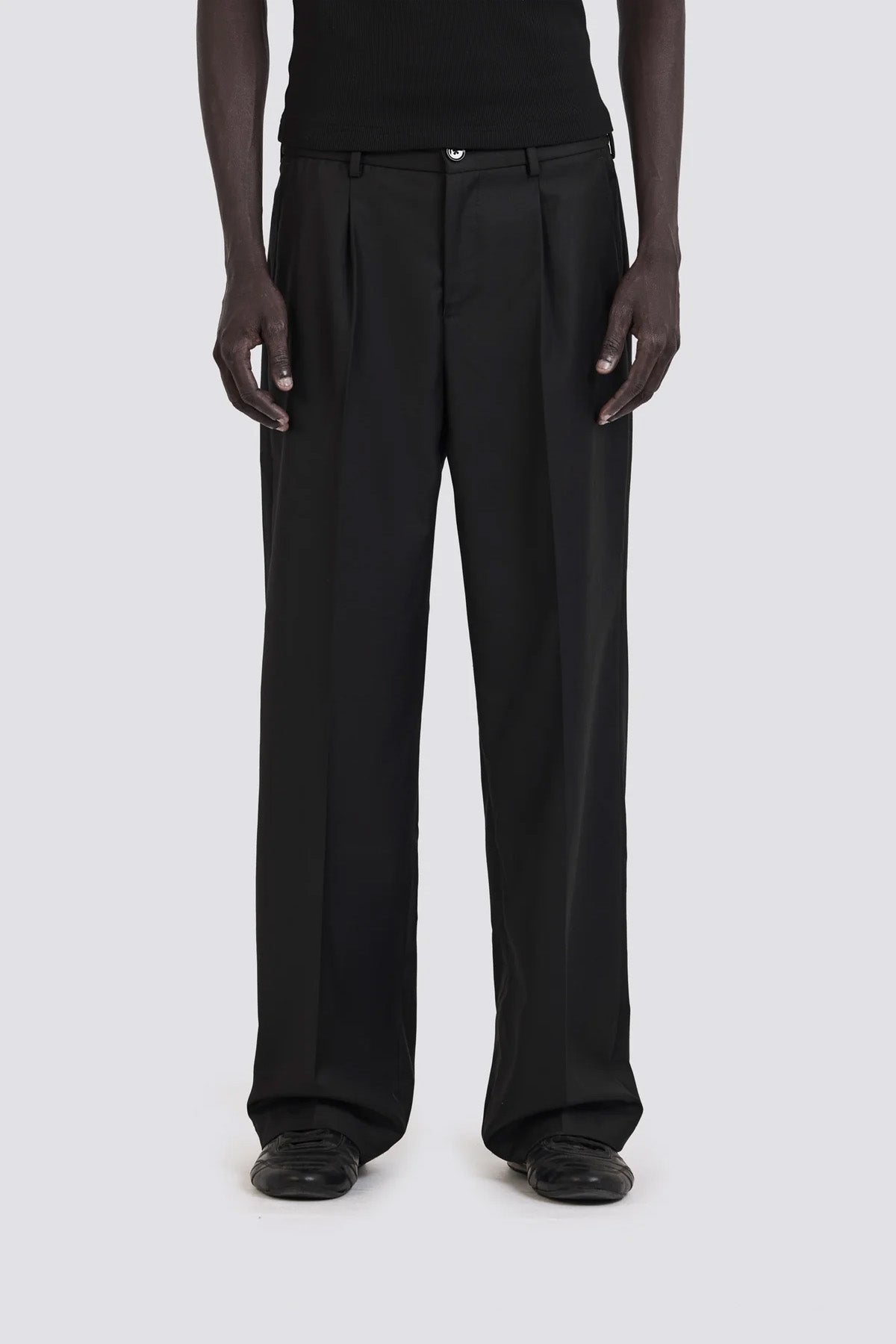 03C Relaxed Pleated Black Pants