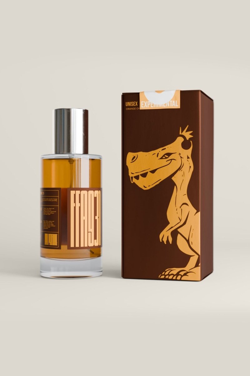 Orange On Brown - Baynoire